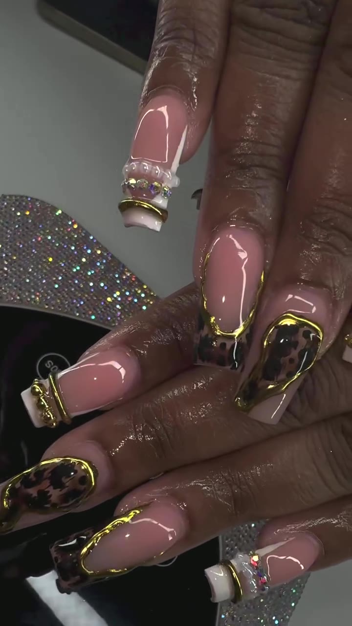Nude almond set with leopard and gold detail
